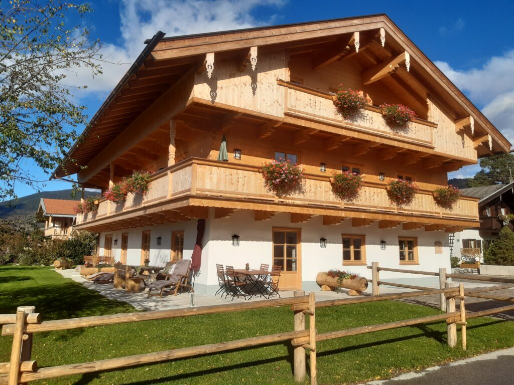 Hausansicht Ferienwohnungen Bergblemal